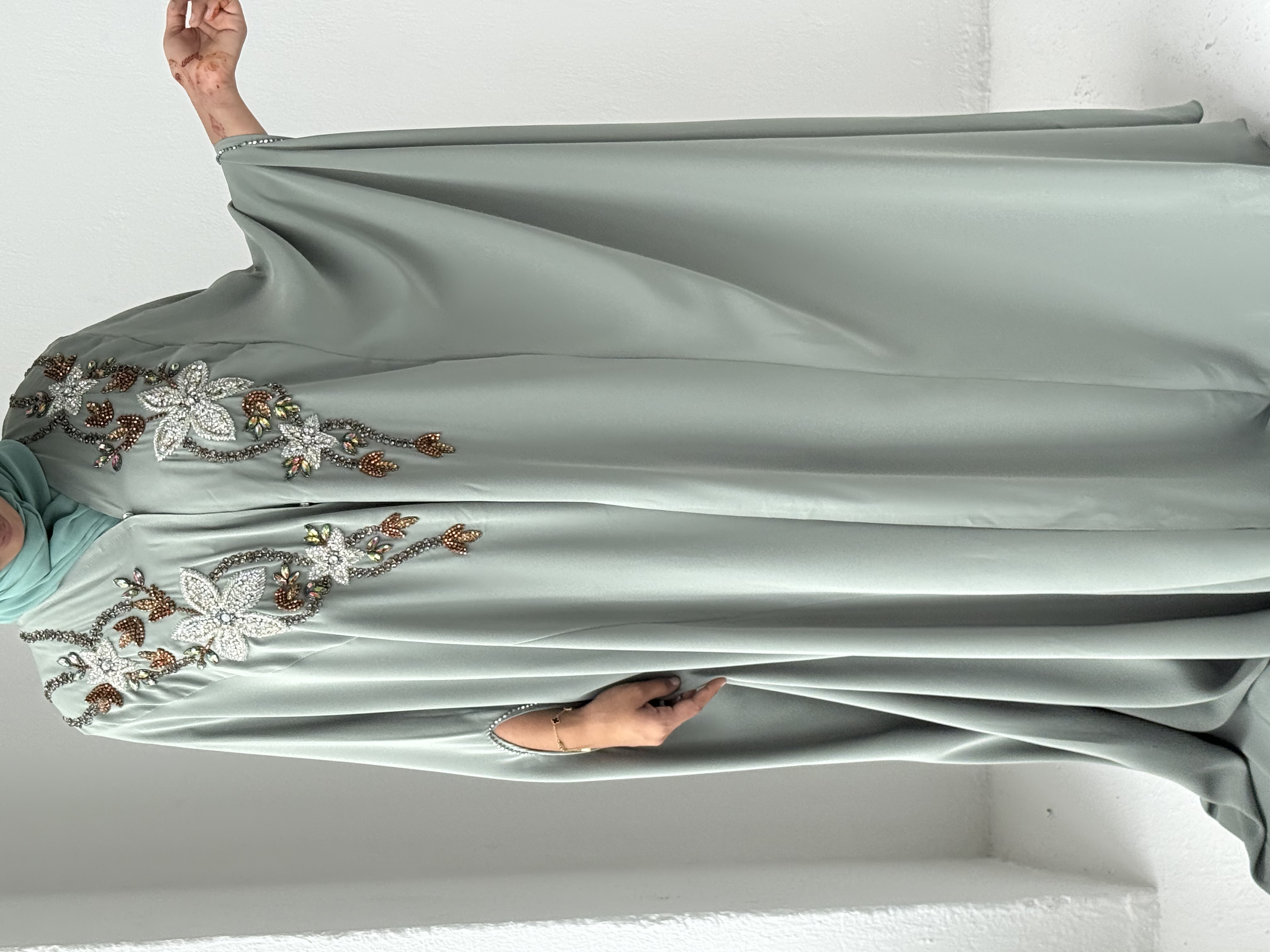 Illayna Abaya